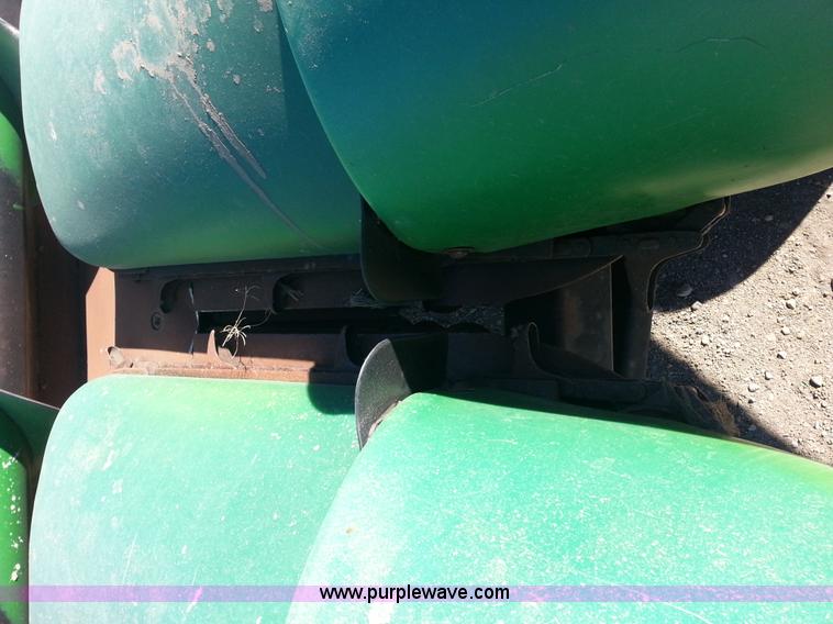 image for item I6013 1996 John Deere 1293 corn head