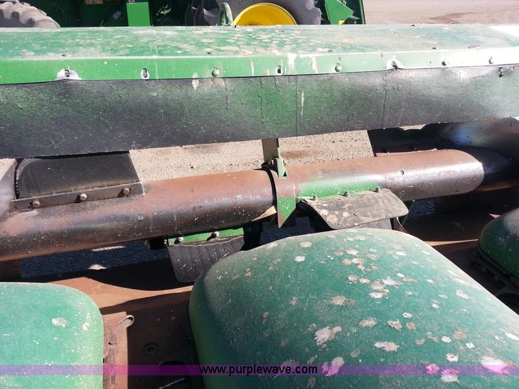 image for item I6013 1996 John Deere 1293 corn head