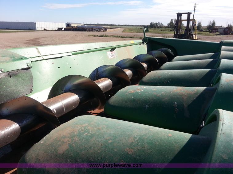 image for item I6013 1996 John Deere 1293 corn head