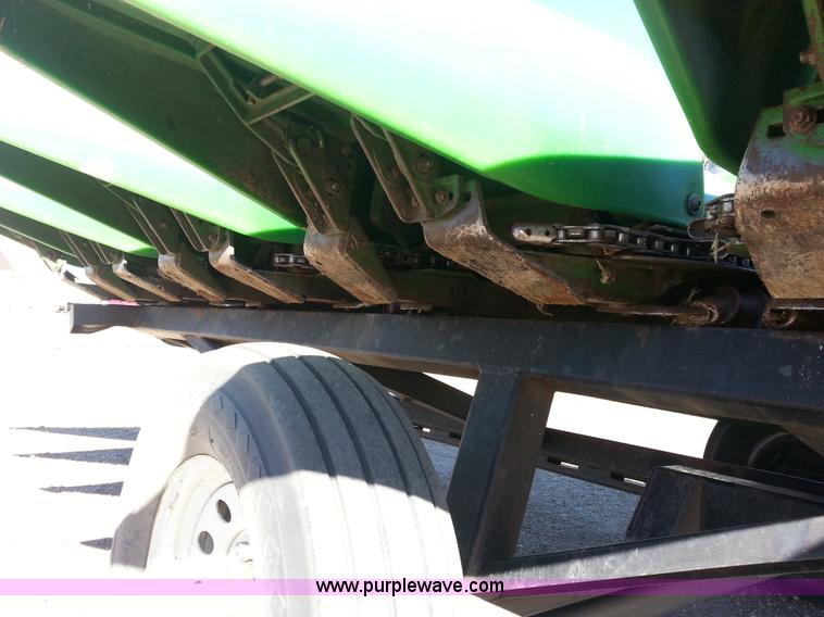 image for item I6013 1996 John Deere 1293 corn head