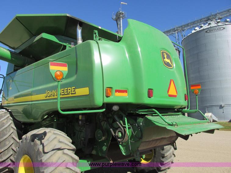image for item I6014 2004 John Deere 9660 STS combine