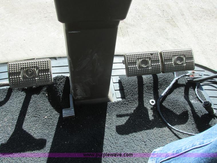 image for item I6014 2004 John Deere 9660 STS combine