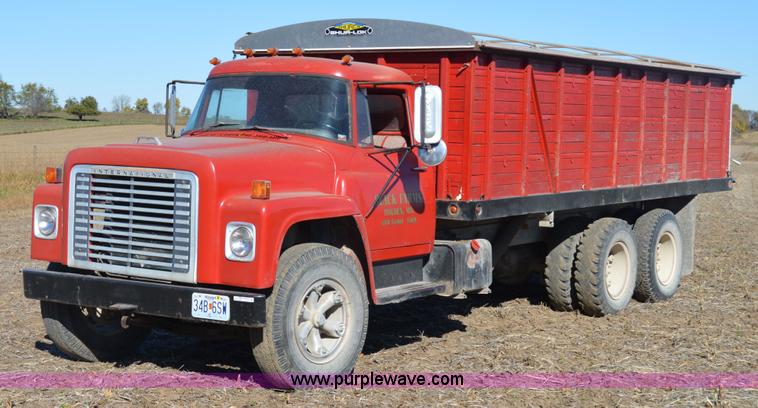 image for item Z9278 1964 International 9100 grain truck