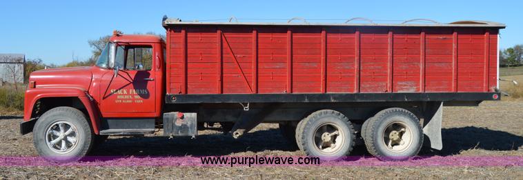image for item Z9278 1964 International 9100 grain truck