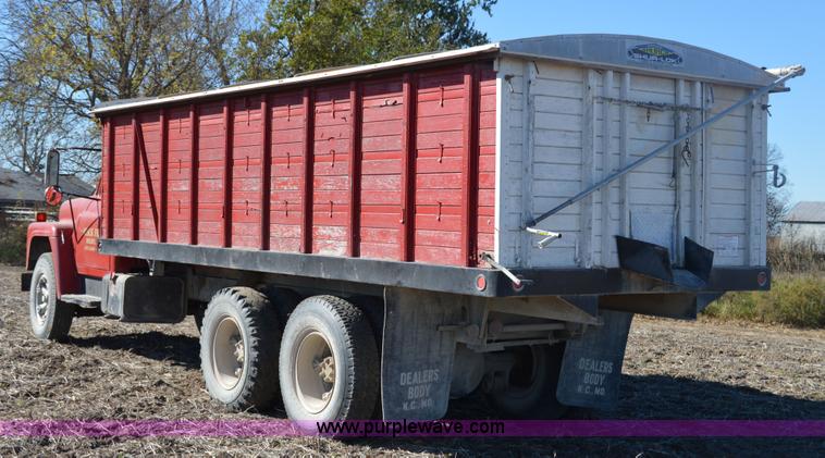 image for item Z9278 1964 International 9100 grain truck