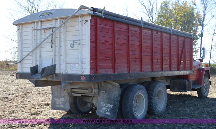 image for item Z9278 1964 International 9100 grain truck