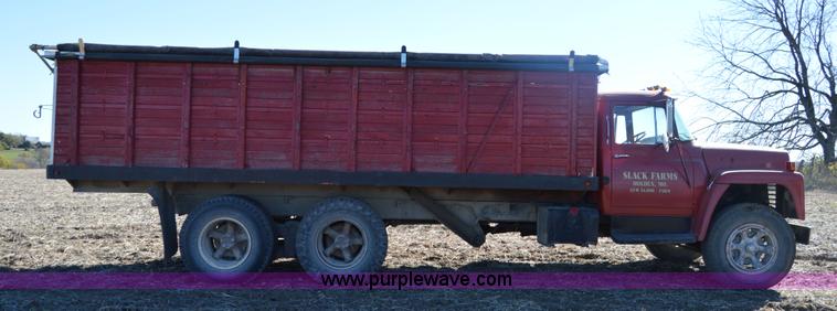 image for item Z9278 1964 International 9100 grain truck
