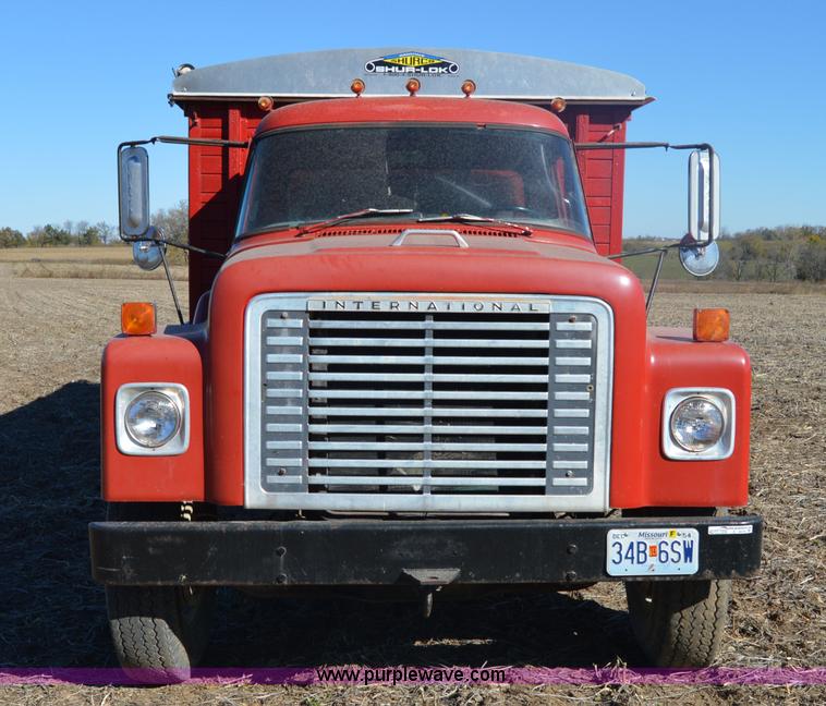 image for item Z9278 1964 International 9100 grain truck