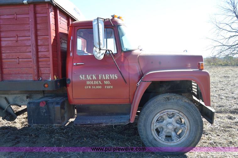 image for item Z9278 1964 International 9100 grain truck