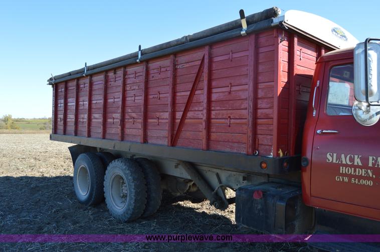 image for item Z9278 1964 International 9100 grain truck