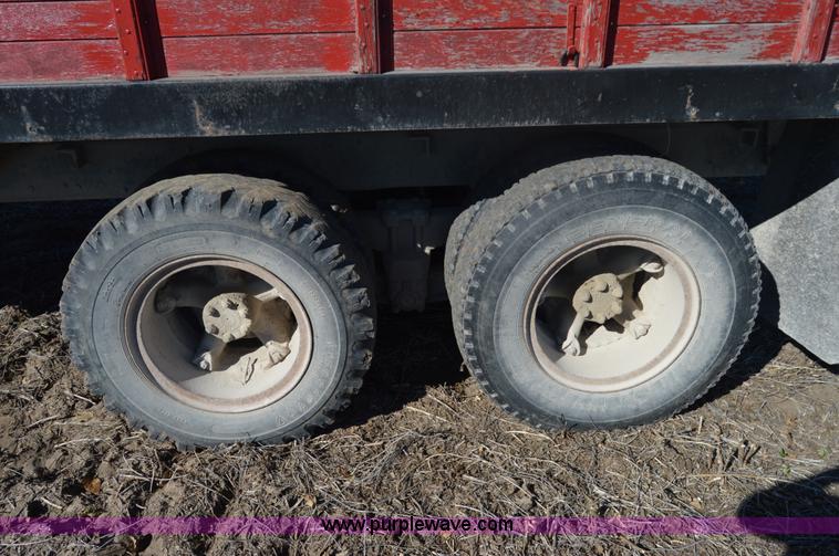 image for item Z9278 1964 International 9100 grain truck