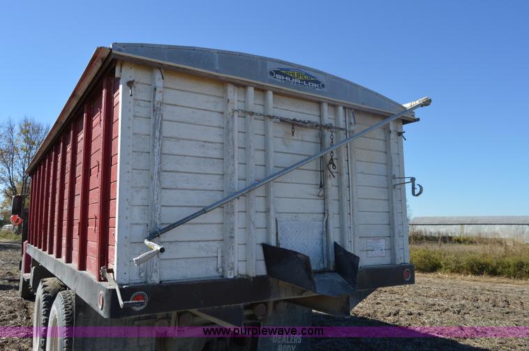 image for item Z9278 1964 International 9100 grain truck