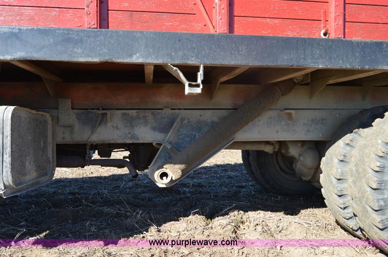 image for item Z9278 1964 International 9100 grain truck