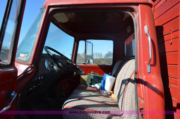 image for item Z9278 1964 International 9100 grain truck