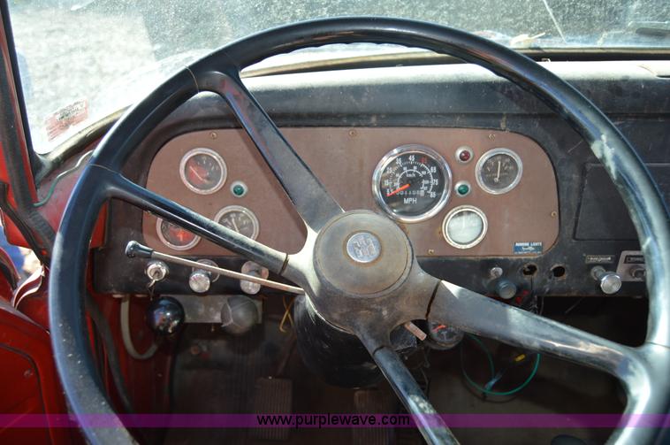 image for item Z9278 1964 International 9100 grain truck