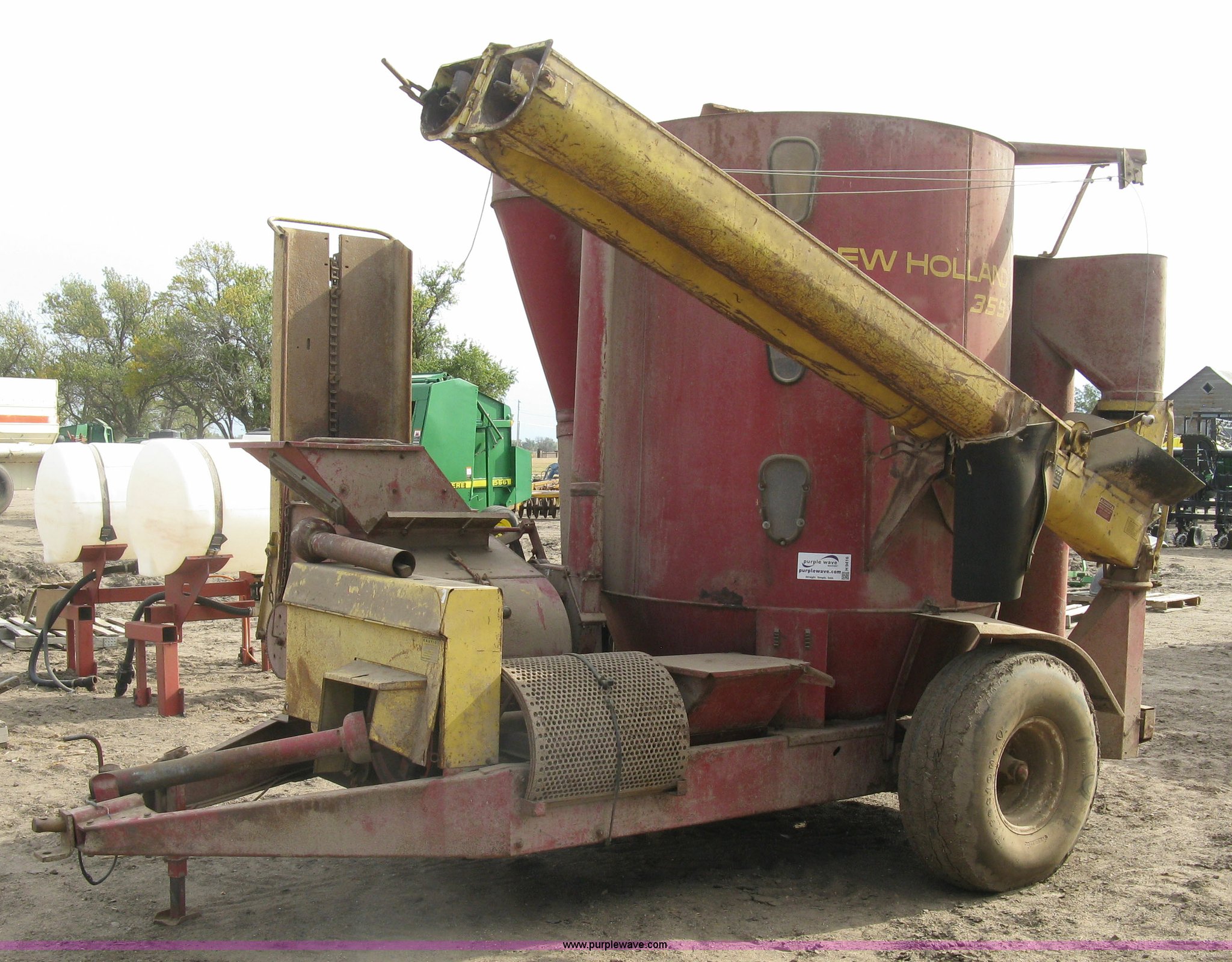 New Holland 359 feed grinder/mixer in Kinsley, KS Item H9416 sold