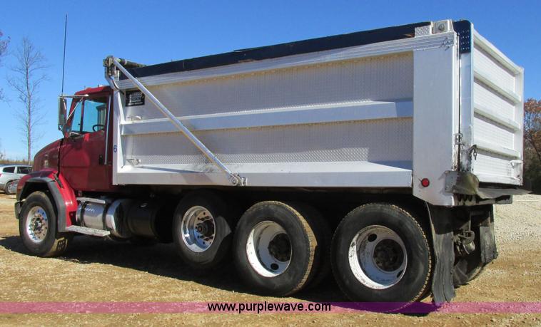 image for item AW9864 1999 Freightliner FL112 dump truck