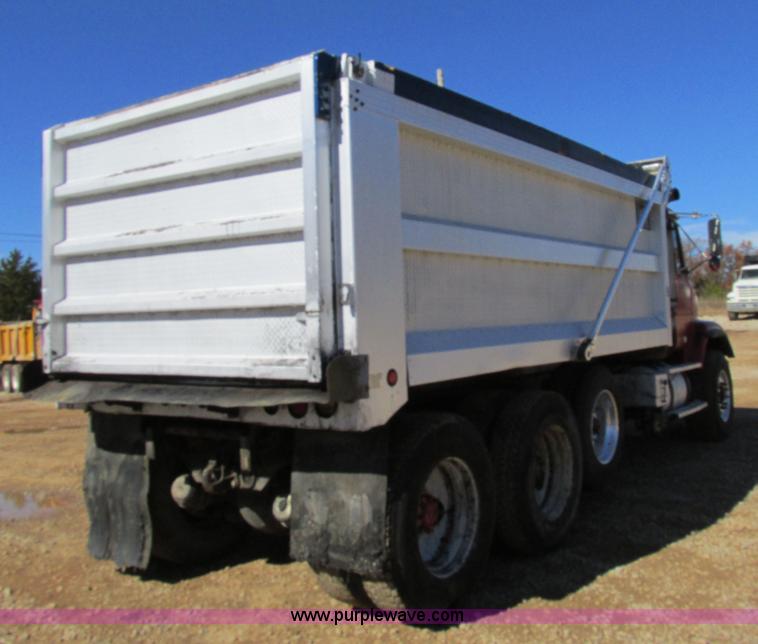 image for item AW9864 1999 Freightliner FL112 dump truck