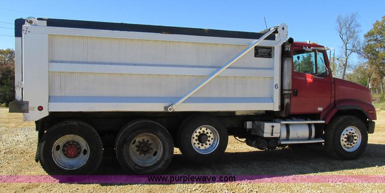 image for item AW9864 1999 Freightliner FL112 dump truck