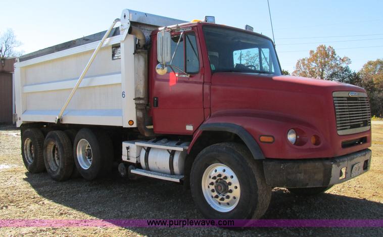 image for item AW9864 1999 Freightliner FL112 dump truck