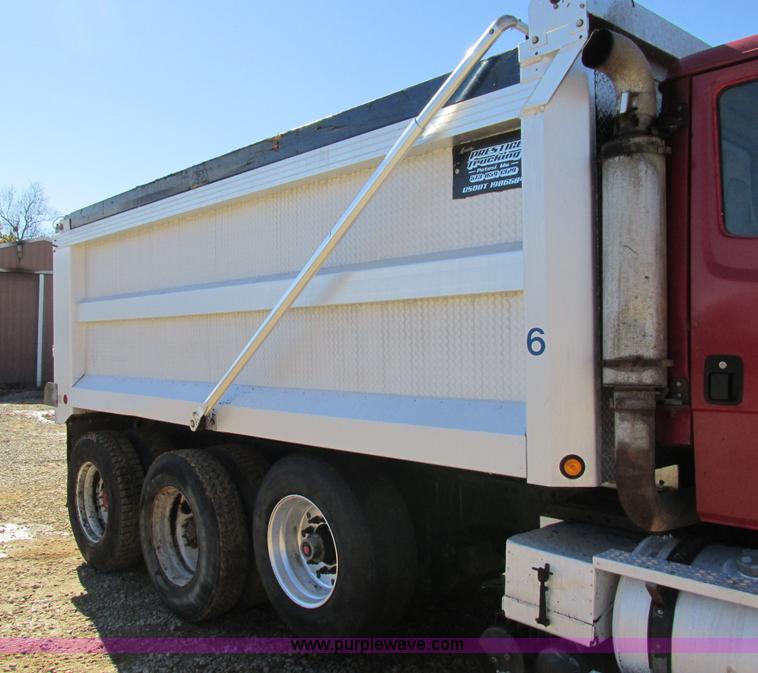 image for item AW9864 1999 Freightliner FL112 dump truck