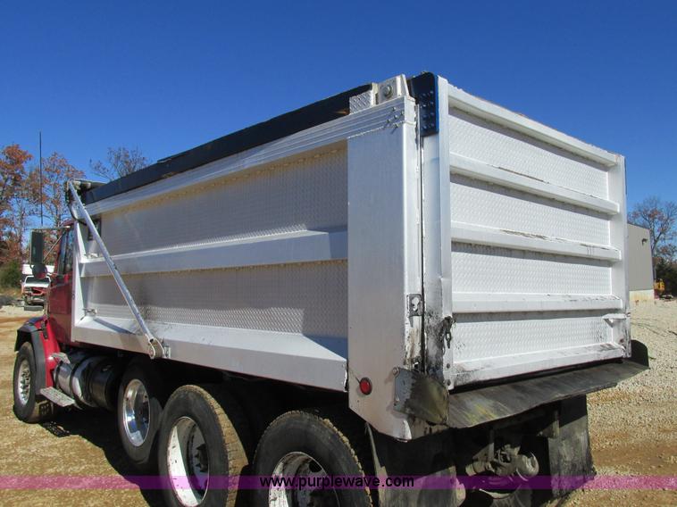 image for item AW9864 1999 Freightliner FL112 dump truck