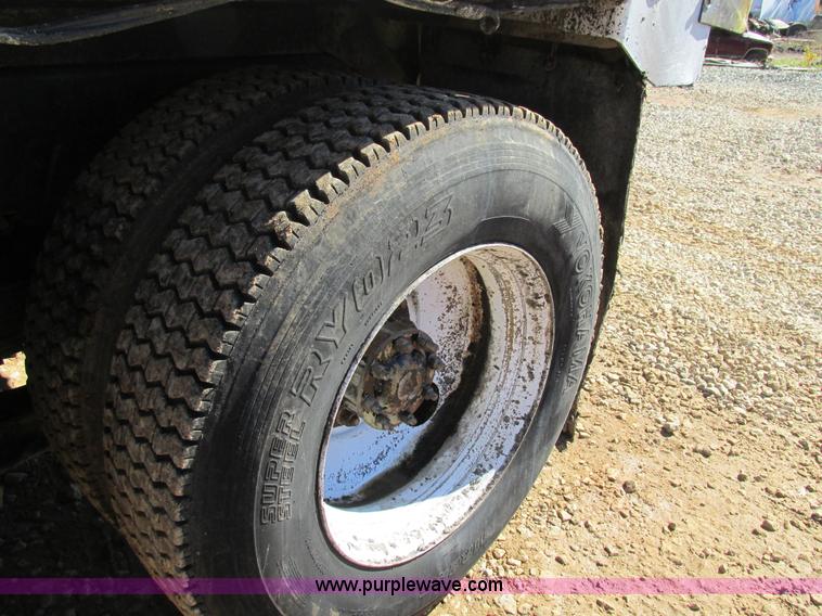 image for item AW9864 1999 Freightliner FL112 dump truck