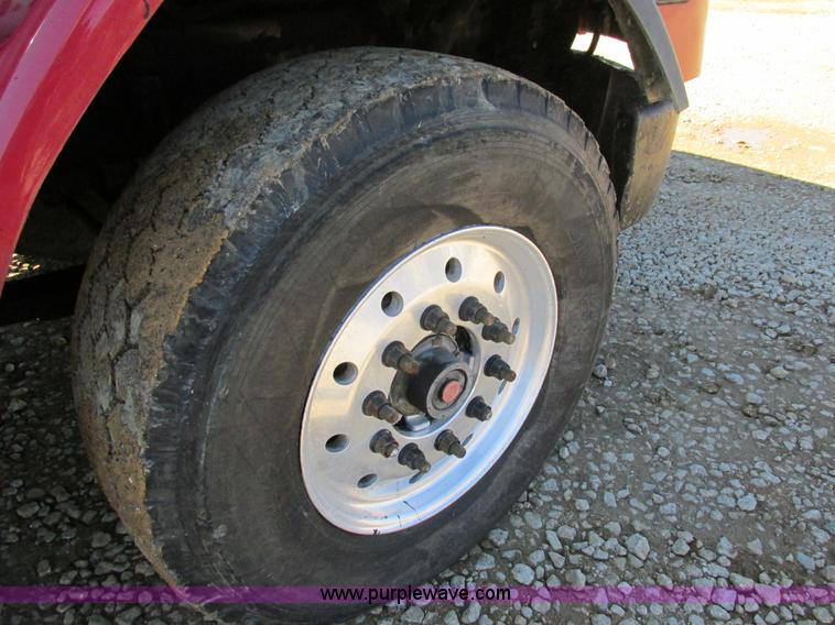 image for item AW9864 1999 Freightliner FL112 dump truck