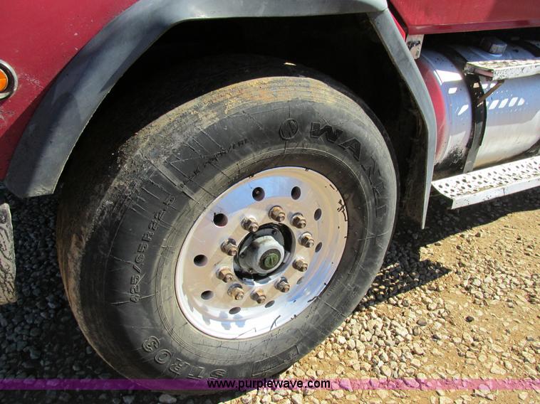 image for item AW9864 1999 Freightliner FL112 dump truck