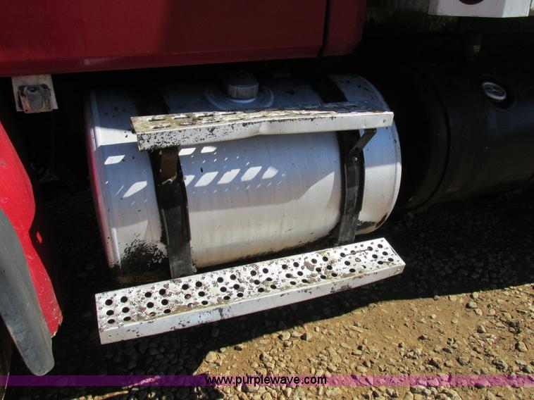 image for item AW9864 1999 Freightliner FL112 dump truck