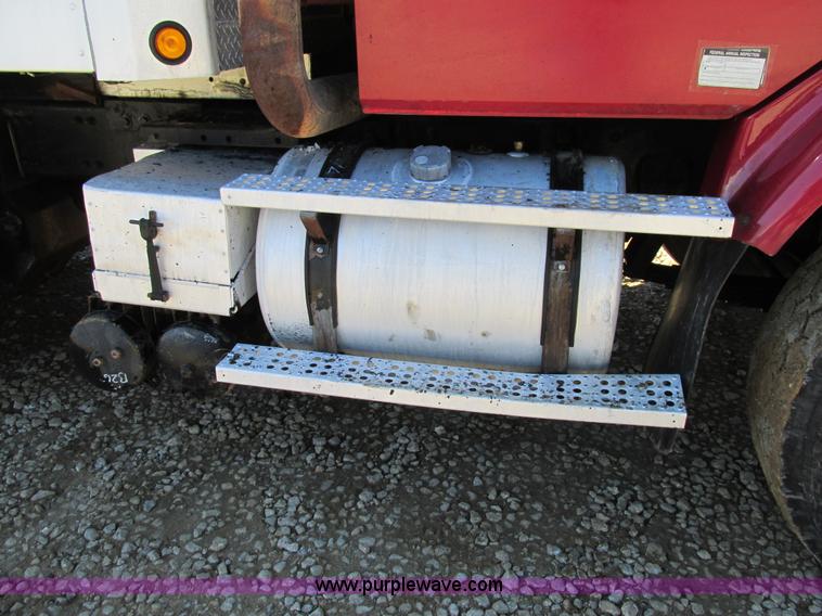 image for item AW9864 1999 Freightliner FL112 dump truck