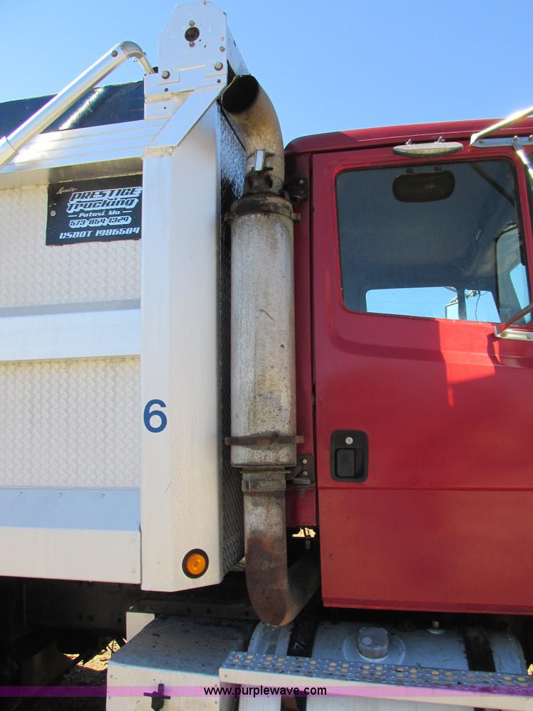 image for item AW9864 1999 Freightliner FL112 dump truck