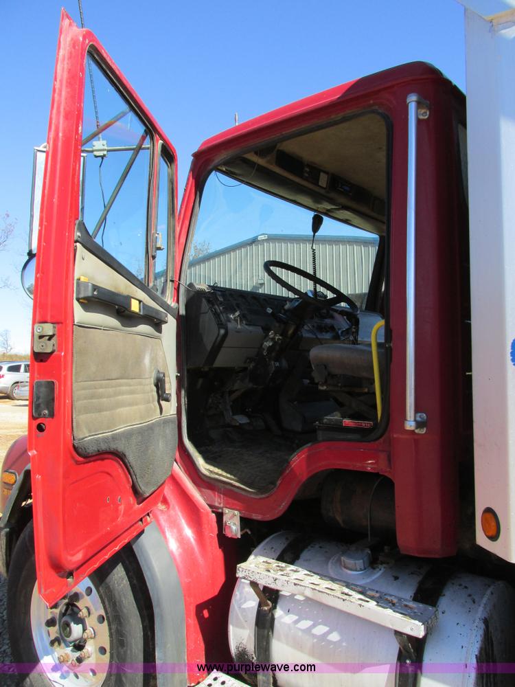 image for item AW9864 1999 Freightliner FL112 dump truck