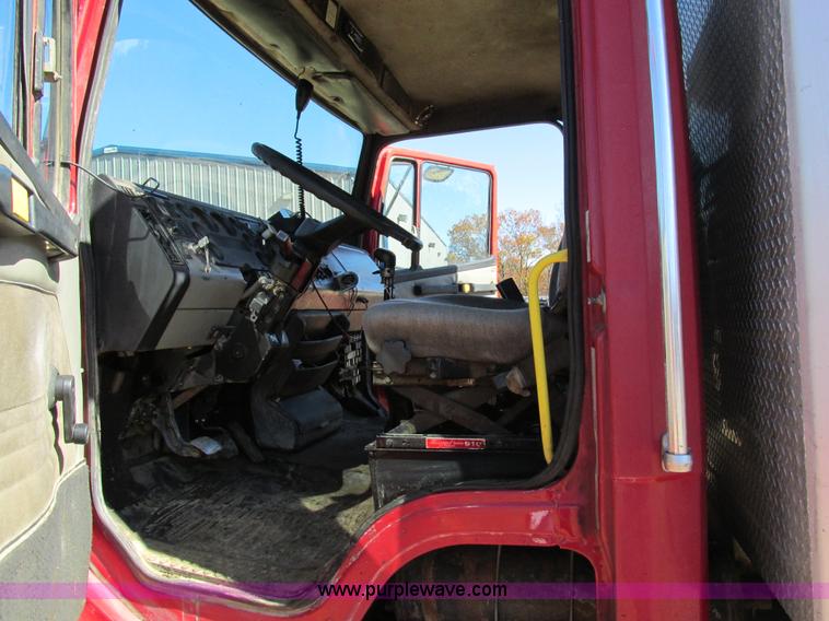 image for item AW9864 1999 Freightliner FL112 dump truck