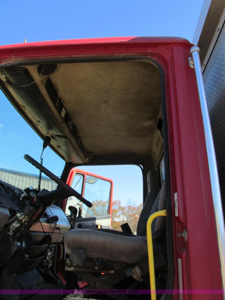 image for item AW9864 1999 Freightliner FL112 dump truck