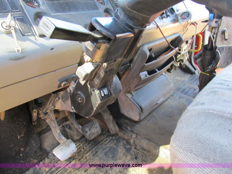 image for item AW9864 1999 Freightliner FL112 dump truck