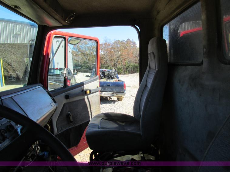 image for item AW9864 1999 Freightliner FL112 dump truck