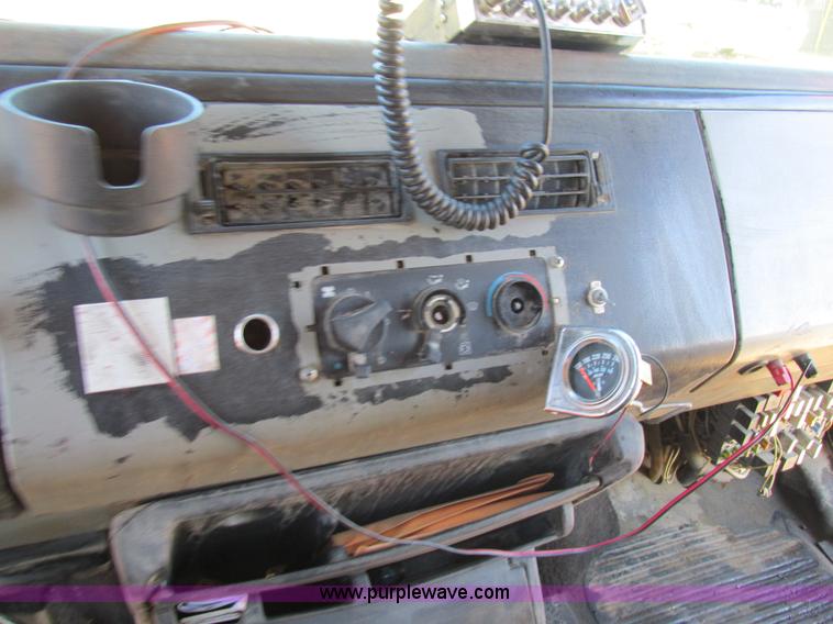 image for item AW9864 1999 Freightliner FL112 dump truck