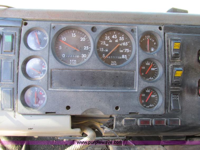 image for item AW9864 1999 Freightliner FL112 dump truck