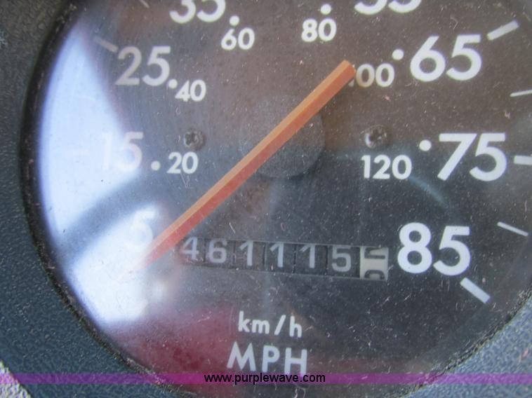 image for item AW9864 1999 Freightliner FL112 dump truck