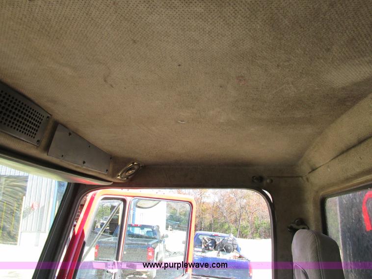 image for item AW9864 1999 Freightliner FL112 dump truck