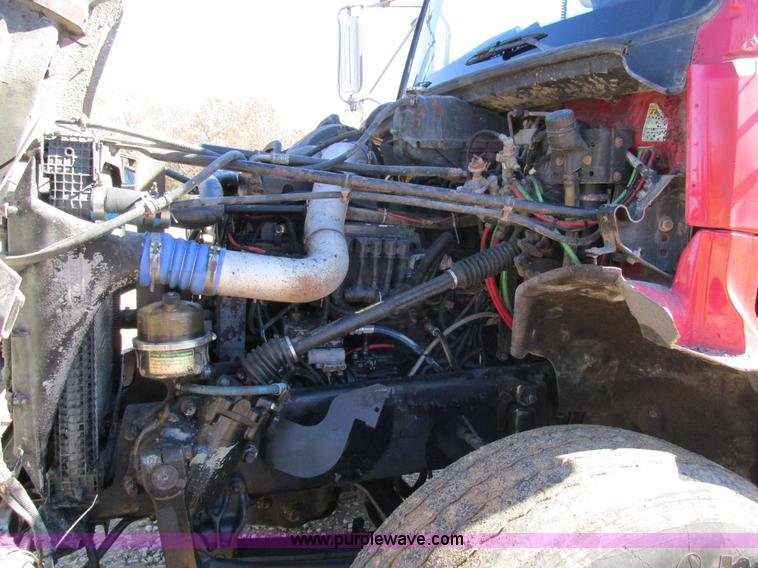 image for item AW9864 1999 Freightliner FL112 dump truck