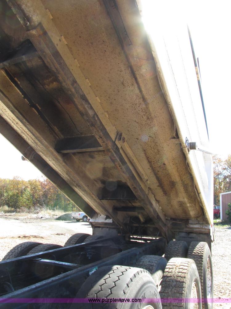 image for item AW9864 1999 Freightliner FL112 dump truck