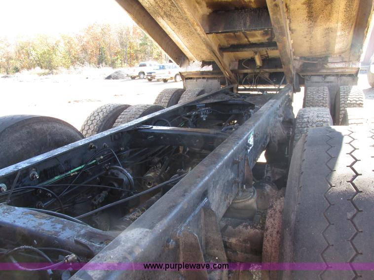 image for item AW9864 1999 Freightliner FL112 dump truck