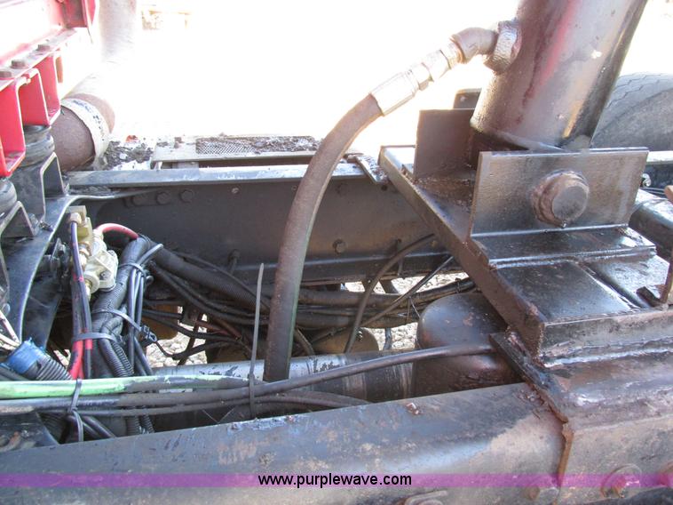 image for item AW9864 1999 Freightliner FL112 dump truck