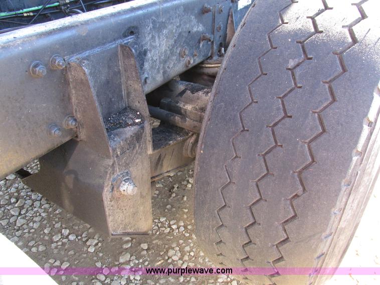 image for item AW9864 1999 Freightliner FL112 dump truck