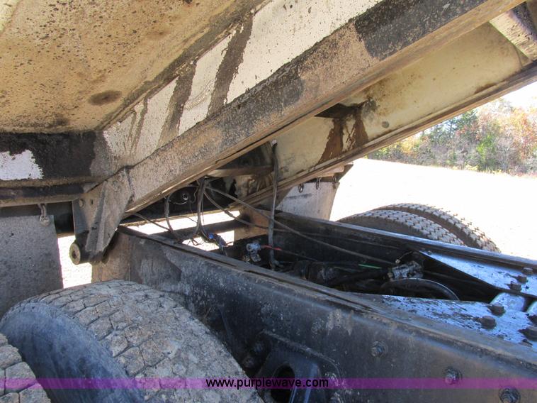 image for item AW9864 1999 Freightliner FL112 dump truck