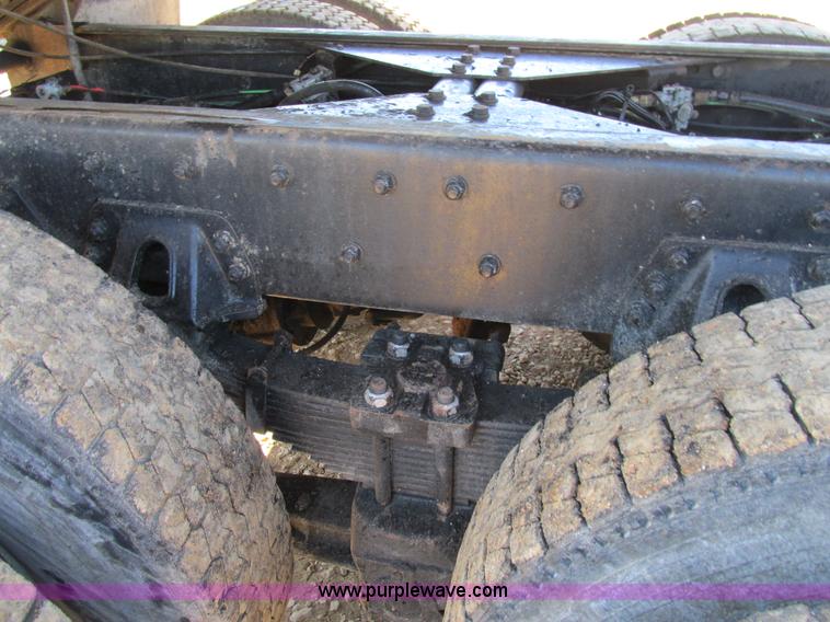 image for item AW9864 1999 Freightliner FL112 dump truck