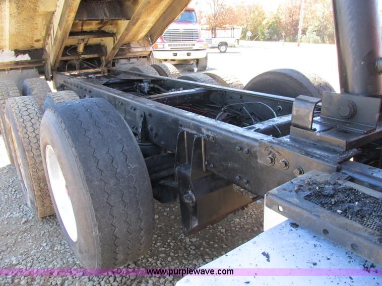 image for item AW9864 1999 Freightliner FL112 dump truck