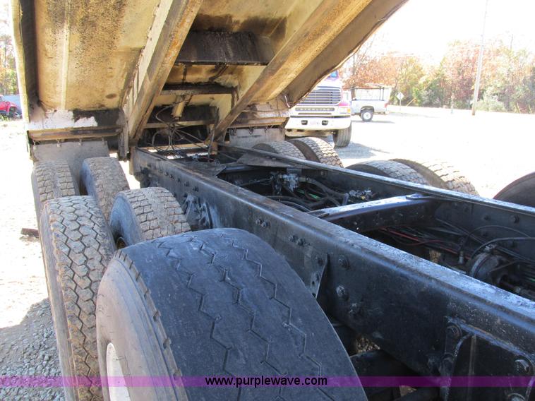 image for item AW9864 1999 Freightliner FL112 dump truck